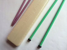 Load image into Gallery viewer, Pearl White Vintage Knitting Needle Case
